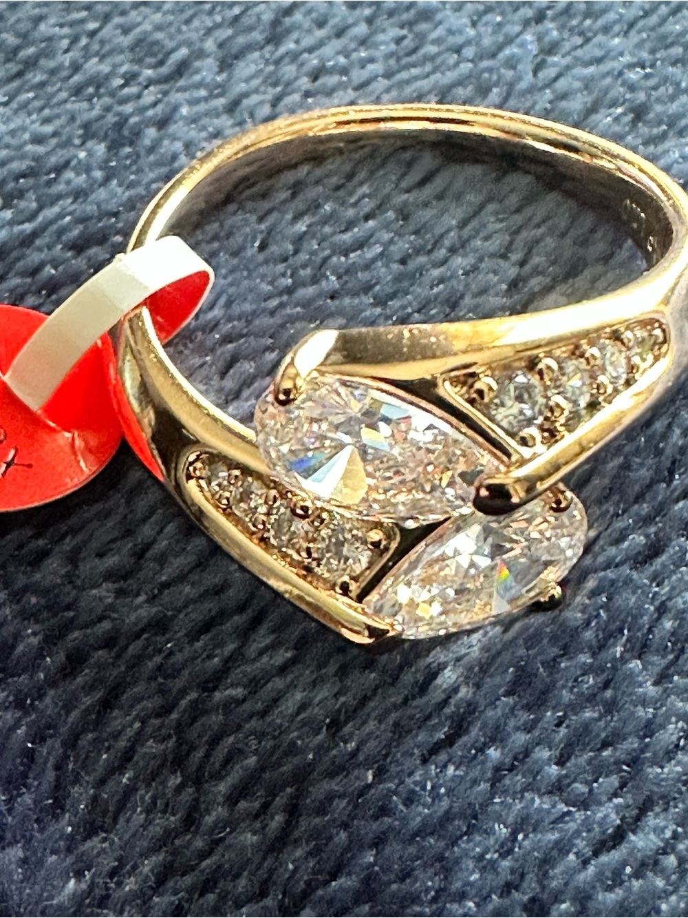 Elegant teardrop style timeless classic ring. Size 10